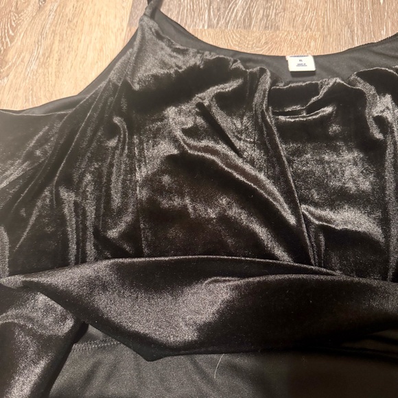Black Velour Camisole Tiered Top - Size XL- Old Navy- NWT. - Picture 6 of 6